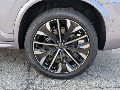 New 2026 Volvo XC90 B6 Plus w/ Protection Package Premier AWD/4WD image 17