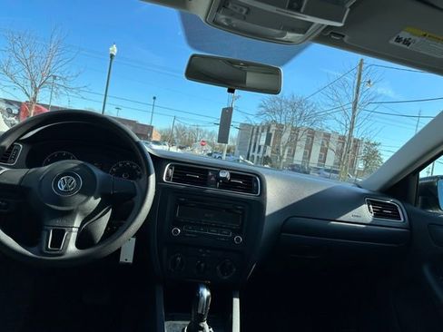 Used 2014 Volkswagen Jetta S image 3