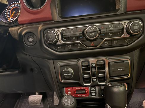 Used 2023 Jeep Wrangler Unlimited Rubicon 392 image 19