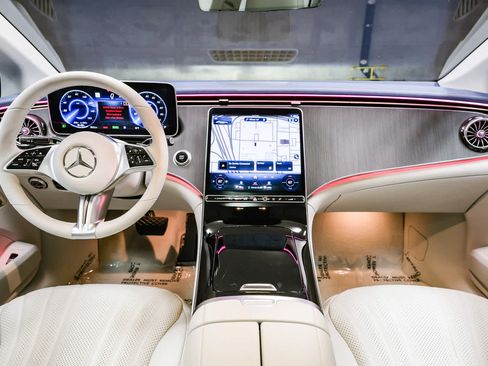 Certified 2023 Mercedes-Benz EQE 500 4MATIC Sedan image 15