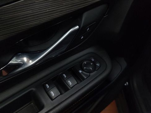 Used 2022 GMC Terrain SLE w/ Driver Convenience Package image 12