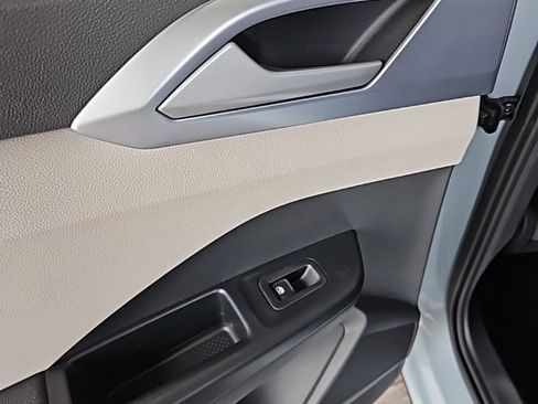 New 2026 Volkswagen Taos SE image 21