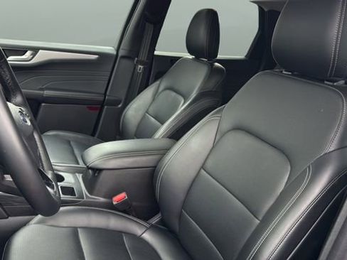 Used 2025 Ford Escape Platinum image 34