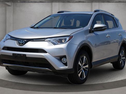 Used 2017 Toyota RAV4 XLE AWD/4WD image 1