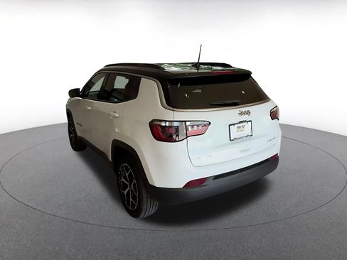 Used 2025 Jeep Compass Limited AWD/4WD image 11