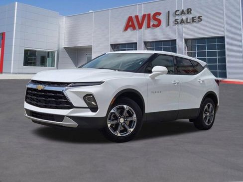 Used 2025 Chevrolet Blazer LT FWD image 1