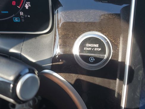 Used 2024 Mercedes-Benz GLC 300 w/ Winter Package image 30