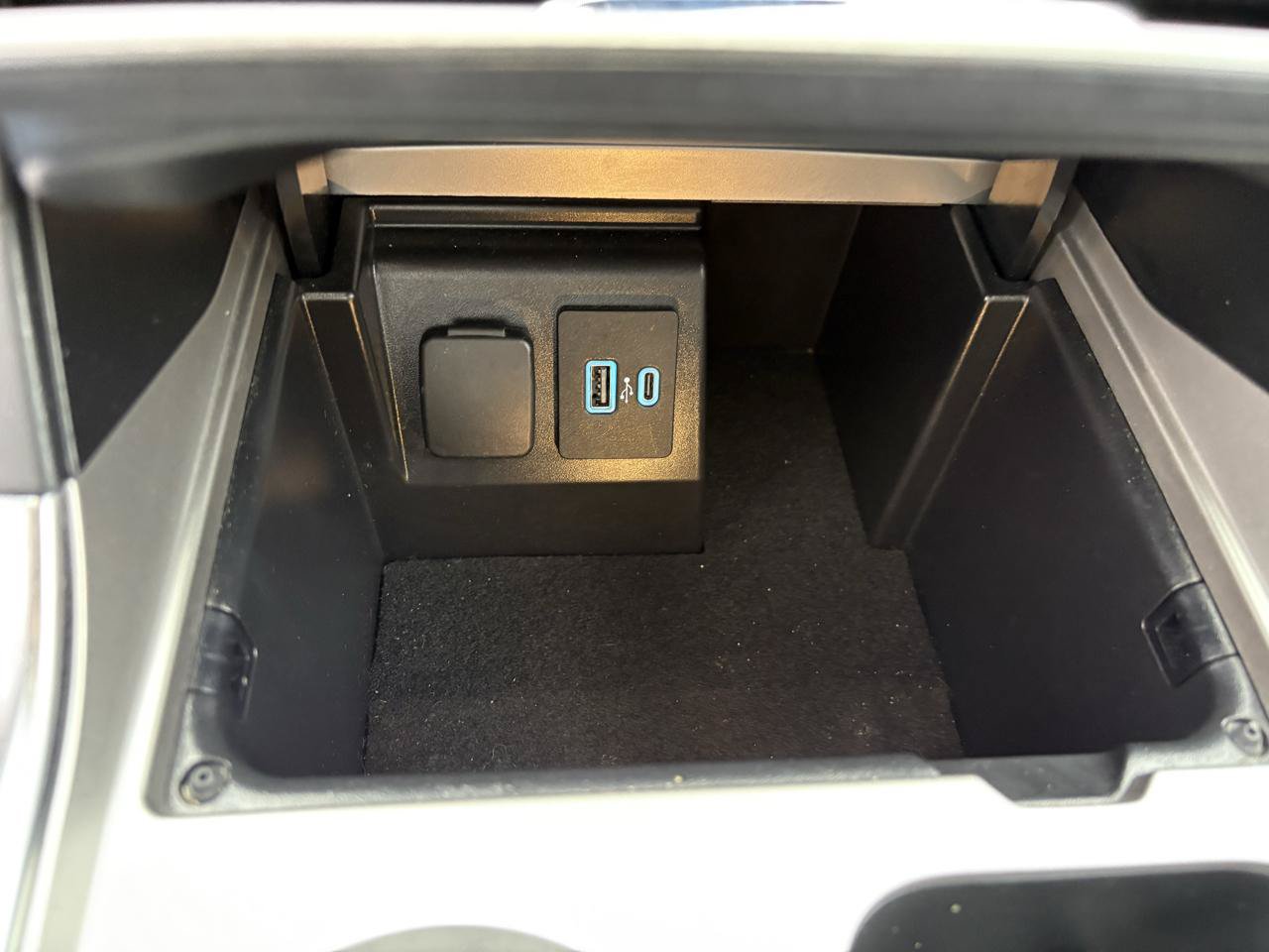 Used 2021 Ford Explorer Limited w/ Hybrid Equipment Group 310A AWD/4WD image 28