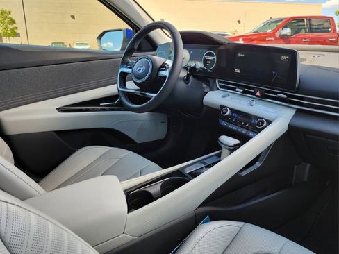 Used 2022 Hyundai Elantra Limited image 25