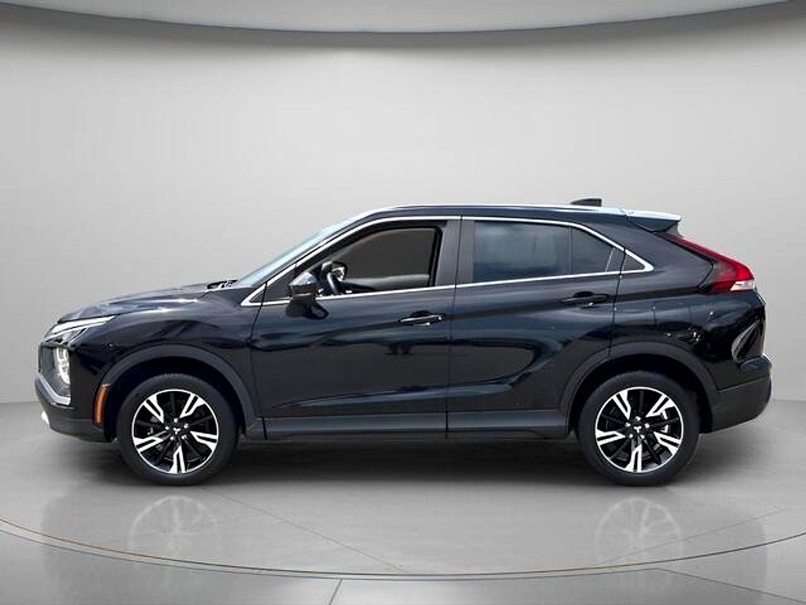 Used 2024 Mitsubishi Eclipse Cross AWD image 3