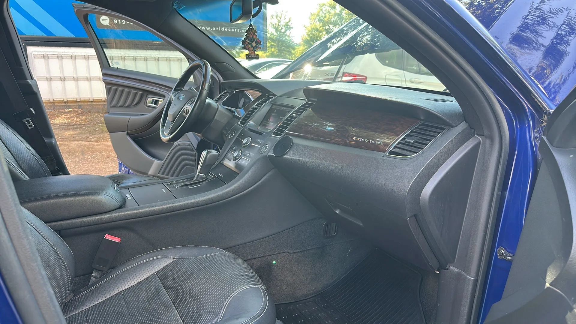 Used 2014 Ford Taurus Limited FWD image 23
