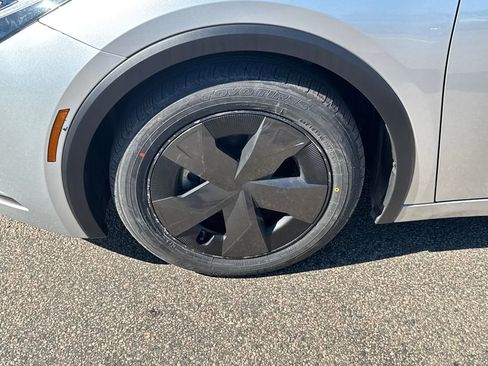 Used 2024 Toyota Prius LE image 33