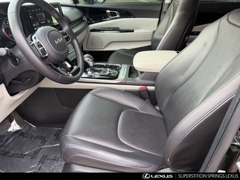 Used 2022 Kia Carnival EX FWD image 25
