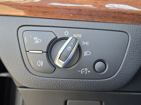 Used 2023 Audi Q5 2.0T Premium w/ Convenience Package image 31