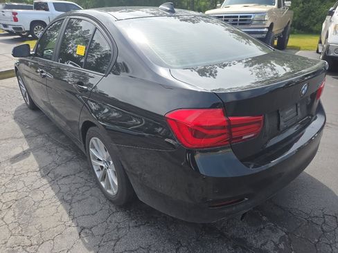 Used 2017 BMW 320i Sedan RWD image 4