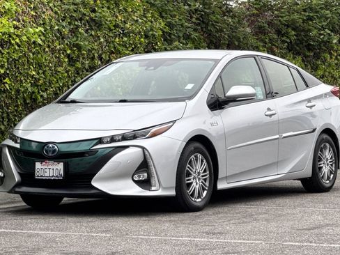 Used 2017 Toyota Prius Prime Advanced FWD image 9