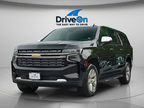 Used 2024 Chevrolet Suburban Premier image 2