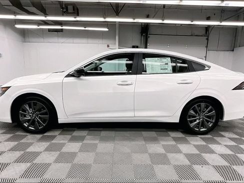 New 2026 Nissan Sentra SL w/ Floor Mat Package FWD image 17