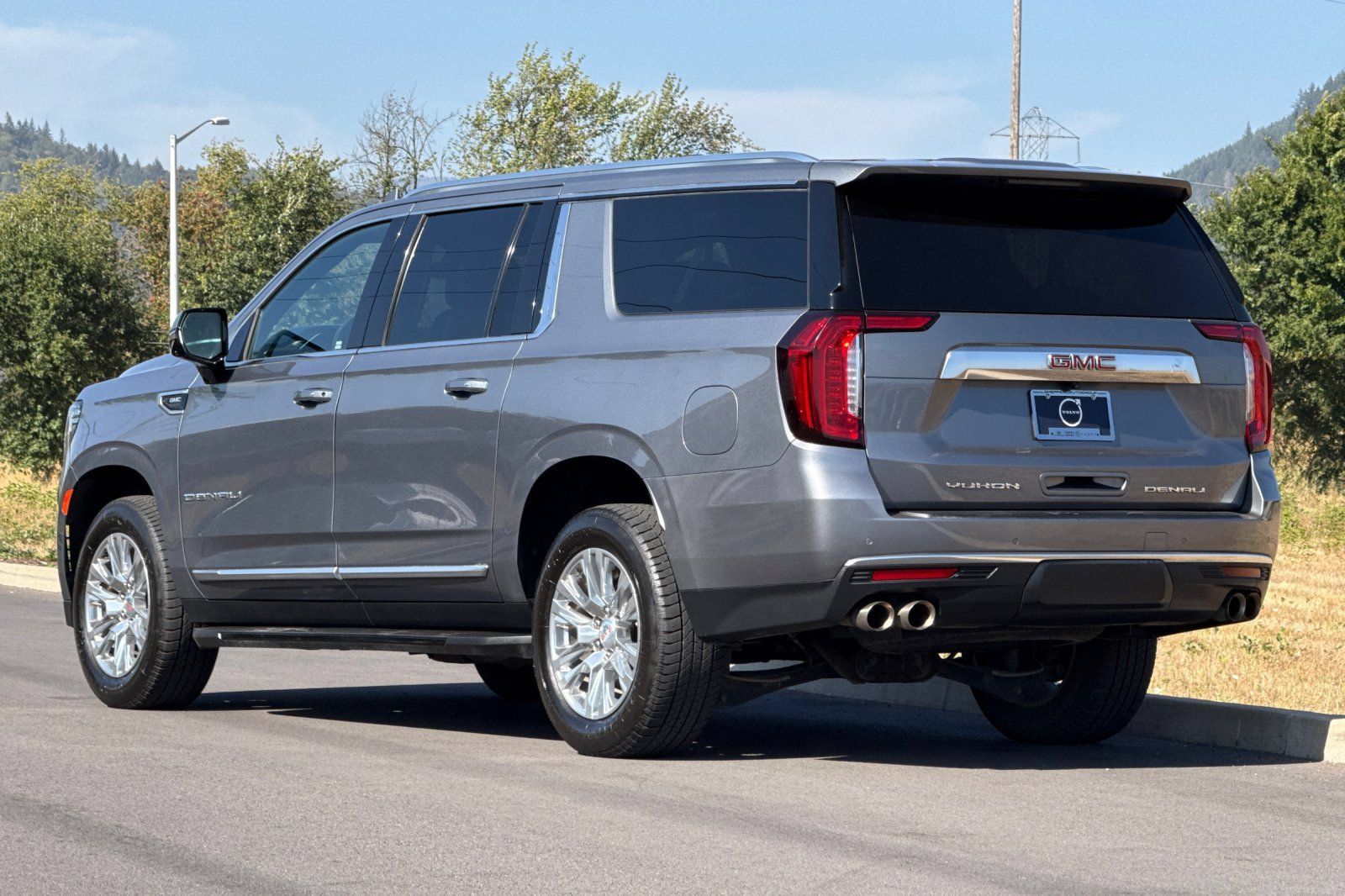 Used 2022 GMC Yukon XL Denali AWD/4WD image 5