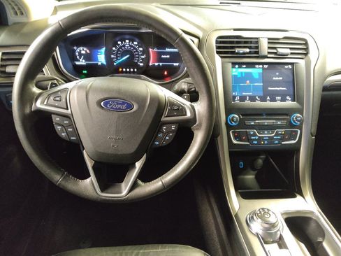 Used 2017 Ford Fusion SE w/ Fusion SE Technology Package FWD image 22