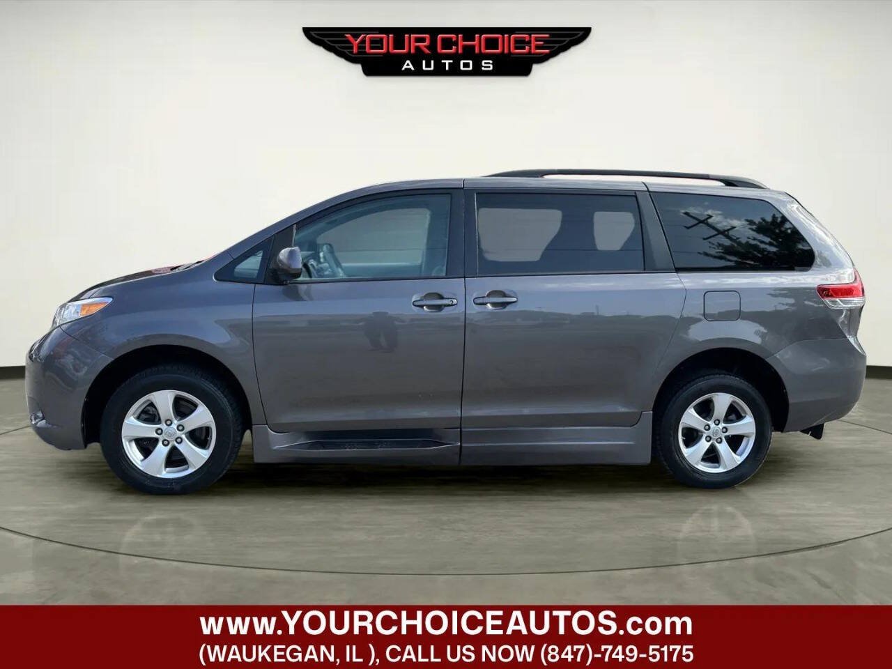 Used 2013 Toyota Sienna LE FWD image 4