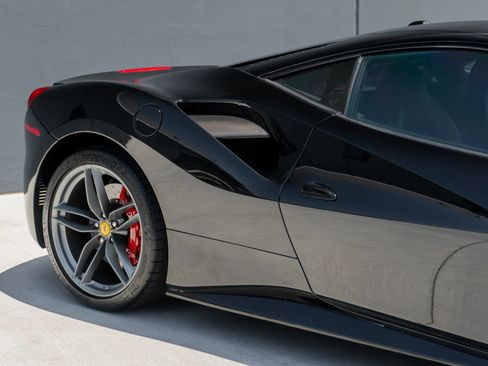 Used 2018 Ferrari 488 GTB RWD image 35
