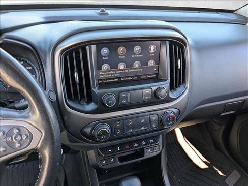 Used 2022 Chevrolet Colorado Z71 w/ Z71 Midnight Edition image 12