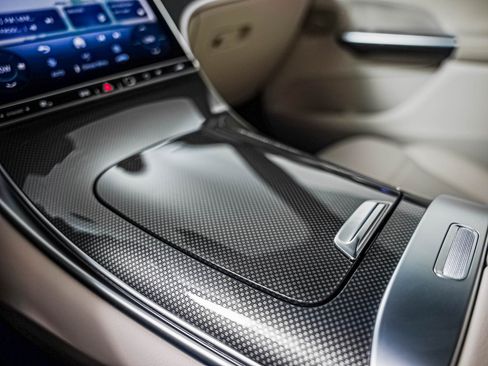 Certified 2025 Mercedes-Benz GLC 300 4MATIC image 15