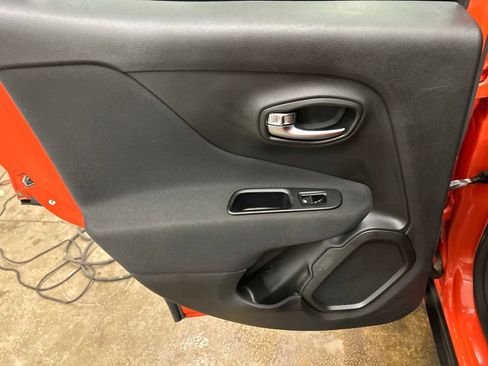 Certified 2021 Jeep Renegade Latitude w/ Convenience Group image 24