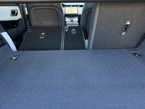 New 2026 Land Rover Range Rover Velar Dynamic SE image 27