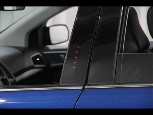 Used 2020 Ford Edge SEL w/ Cold Weather Package image 4