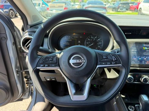 Used 2024 Nissan Kicks SV FWD image 11