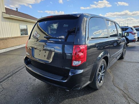 Used 2016 Dodge Grand Caravan SE image 28
