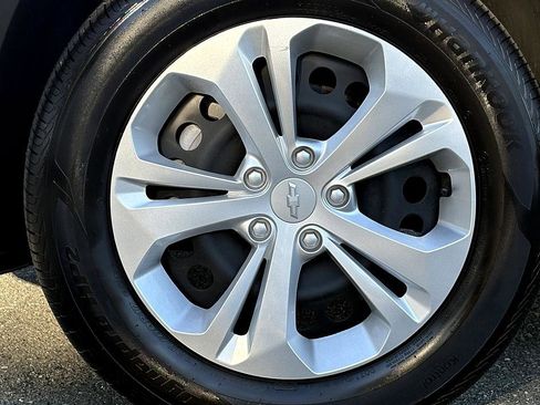 Used 2025 Chevrolet Trax LS image 8