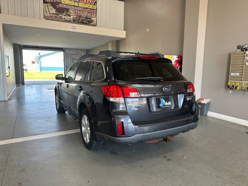 Used 2011 Subaru Outback 2.5i Limited w/ PWR Moonroof Pkg image 7