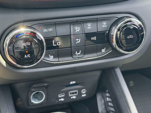 Used 2023 Chevrolet TrailBlazer RS w/ Sun and Liftgate Package FWD image 26