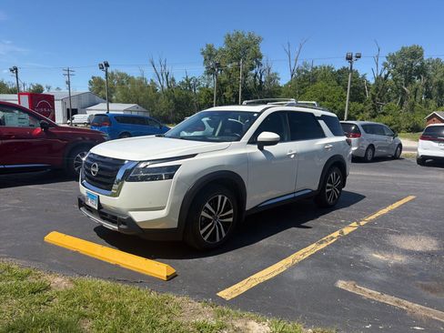 Certified 2023 Nissan Pathfinder Platinum AWD/4WD image 4