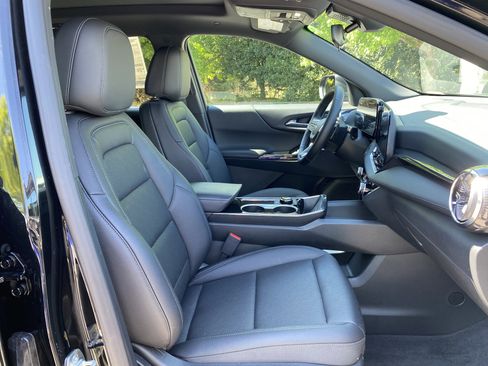 Used 2026 Chevrolet Equinox LT w/ Convenience Package II image 34