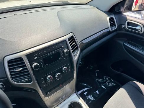 Used 2012 Jeep Grand Cherokee Laredo w/ Laredo E Group AWD/4WD image 22