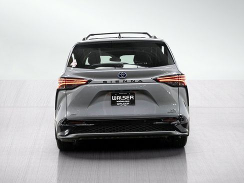 Used 2024 Toyota Sienna XSE w/ XSE Plus Package AWD/4WD image 4