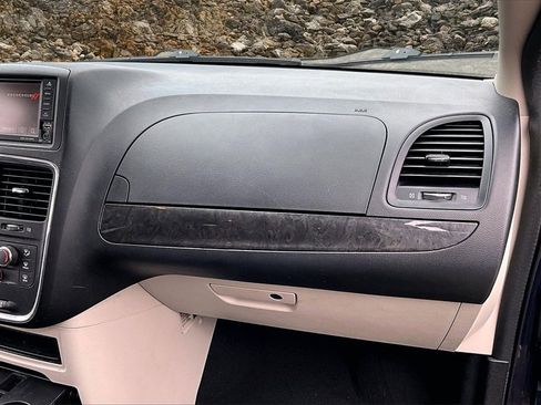 Used 2017 Dodge Grand Caravan SE w/ Power Window Group image 14