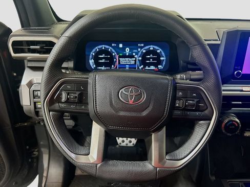 Used 2025 Toyota Tacoma TRD Sport AWD/4WD image 9