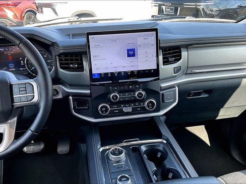 Used 2024 Ford Expedition XLT AWD/4WD image 8