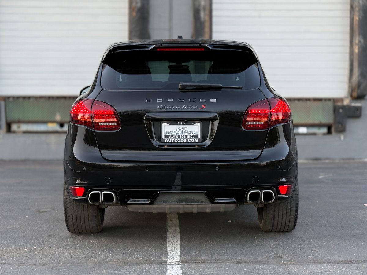Used 2014 Porsche Cayenne Turbo S AWD/4WD image 4
