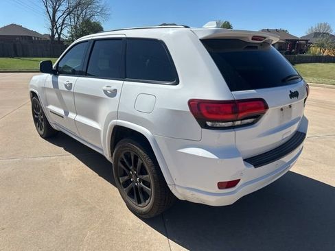 Used 2019 Jeep Grand Cherokee Altitude image 3