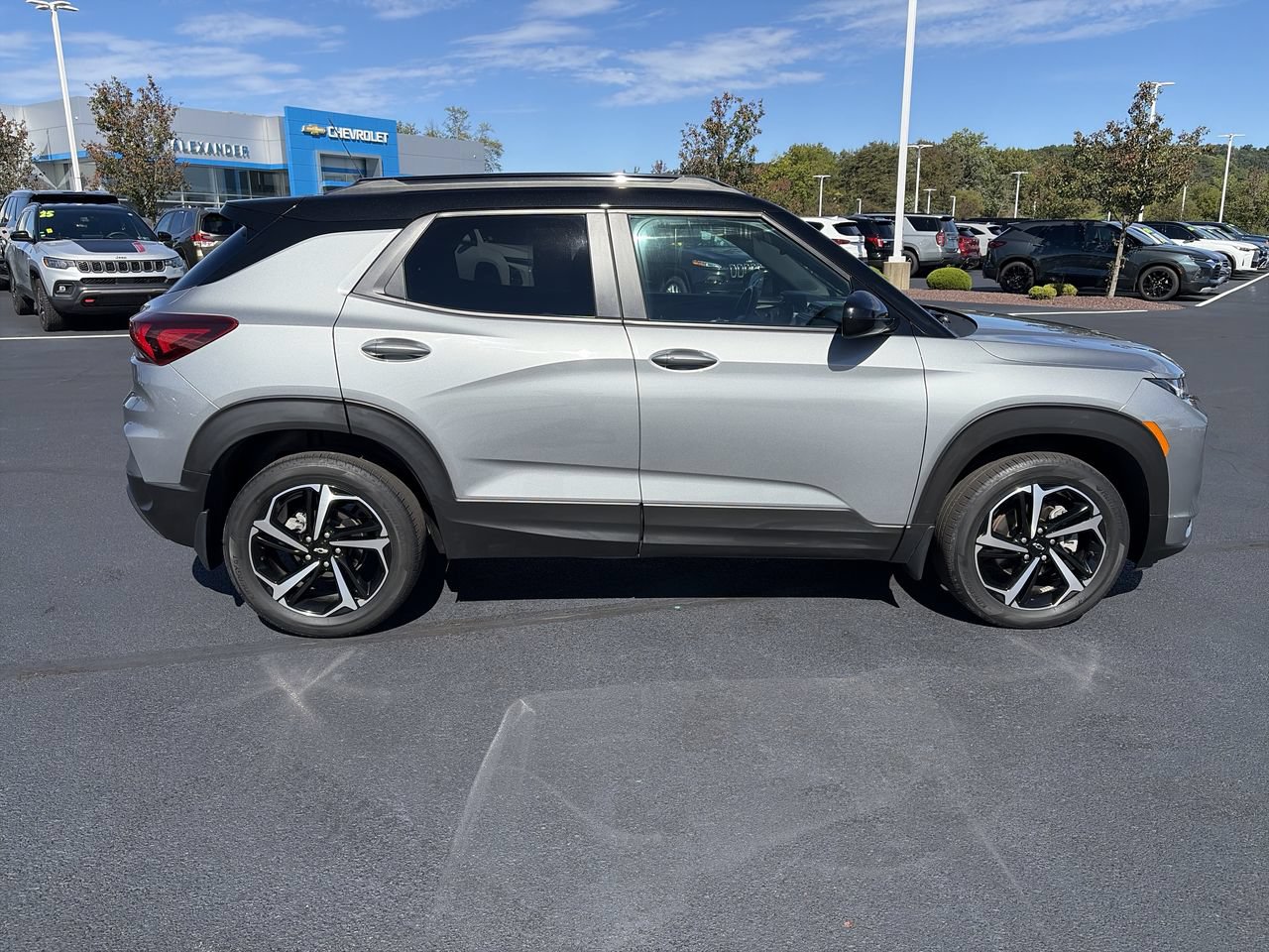 Used 2023 Chevrolet TrailBlazer RS w/ Convenience Package AWD/4WD image 8