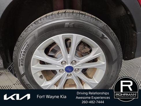 Used 2017 Ford Escape SE FWD image 11