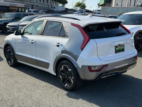 Used 2023 Kia Niro Wave w/ Wave Preserve Package image 7