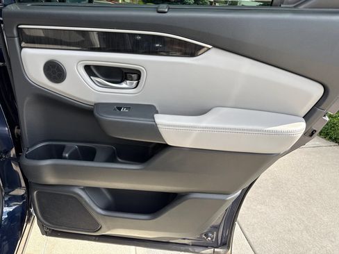 Certified 2025 Honda Pilot Elite image 21