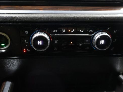 Used 2023 GMC Sierra 1500 SLT w/ SLT Convenience Package image 28